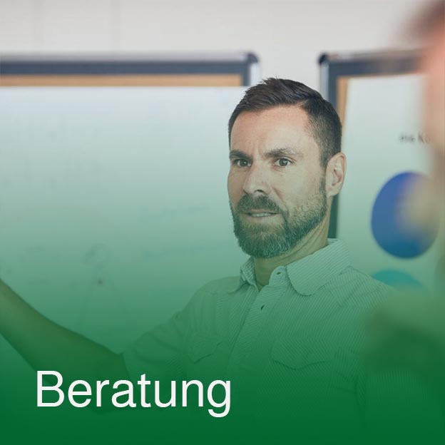 Beratung bei Konsenti: Berater am Whiteboard